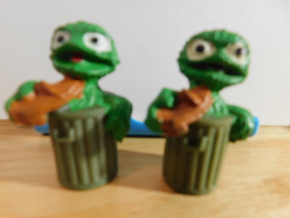 Sesame Street Muppets Oscar the Grouch 2" PVC  Set of 2 Minikins 1978 Rare